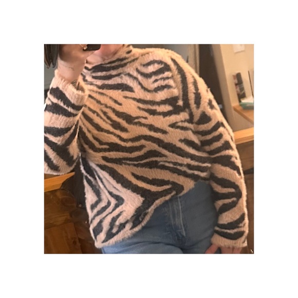 Sussan Oversized Fuzzy Animal Print Sweater - Picture 7 of 7